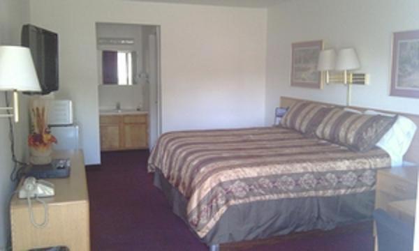 Parachute Inn Room photo