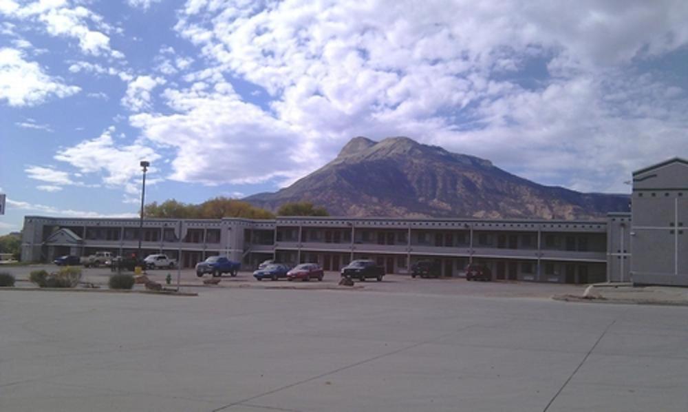 Parachute Inn Exterior photo