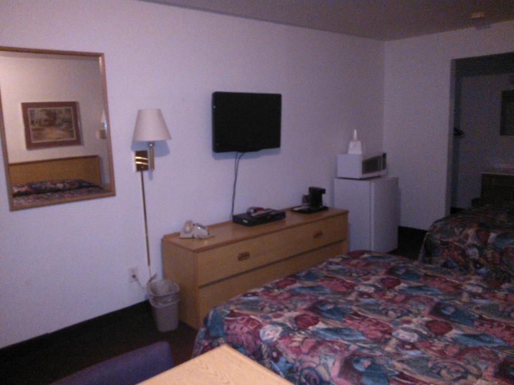 Parachute Inn Room photo