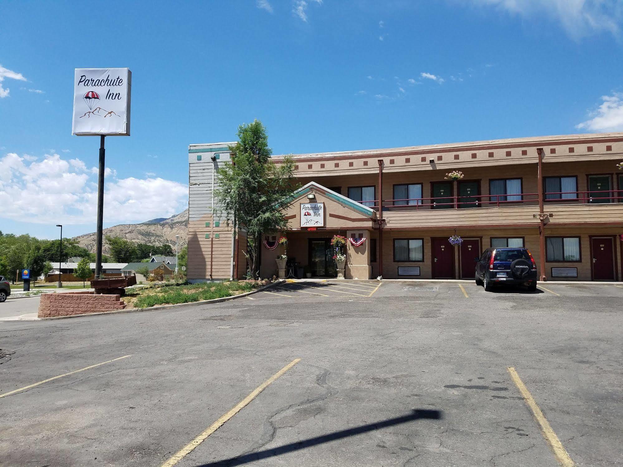 Parachute Inn Exterior photo